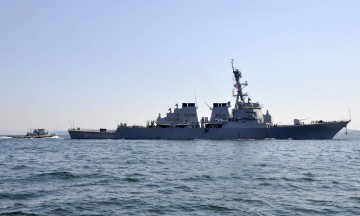 アメリカの軍艦が横須賀に入港・・・キット大地震の活動からの任務を終えて・・・お疲れさまでした